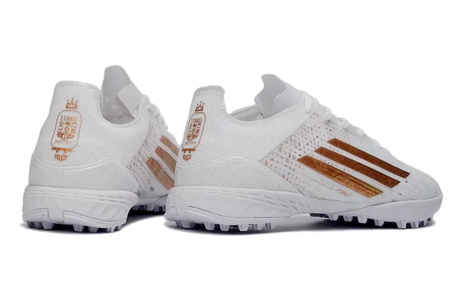Adidas Sapatos de futebol turf low-cut com upper de malha sintética branco e ouro 5