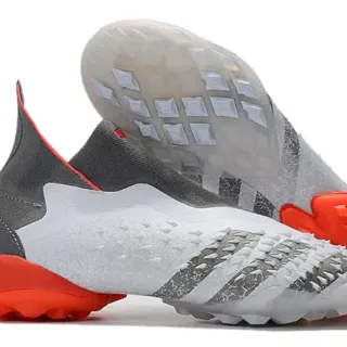 Adidas 白灰低帮袜套领纹理合成革面草地足球鞋