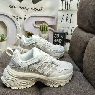 Adidas 白色灰色雕塑鞋底分层合成覆盖厚底运动鞋