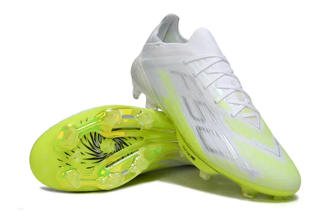 Adidas 白黄低帮袜套式鞋面硬地足球鞋 4