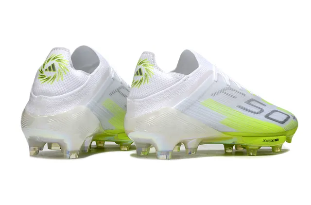 Adidas 白黄低帮袜套式鞋面硬地足球鞋 5