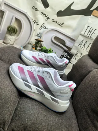 Adidas Xero Evo SL ATR सफेद गुलाबी चांदी दौड़ने की चप्पल 7