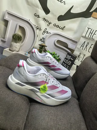 Adidas Xero Evo SL ATR सफेद गुलाबी चांदी दौड़ने की चप्पल 9