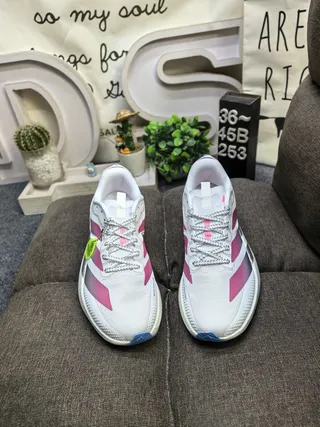 Adidas Xero Evo SL ATR सफेद गुलाबी चांदी दौड़ने की चप्पल 10