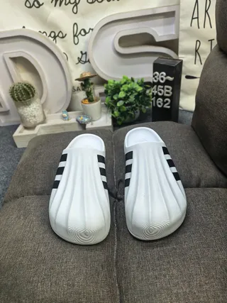 Adidas Yeezy Slide نعال منصة بيج 10