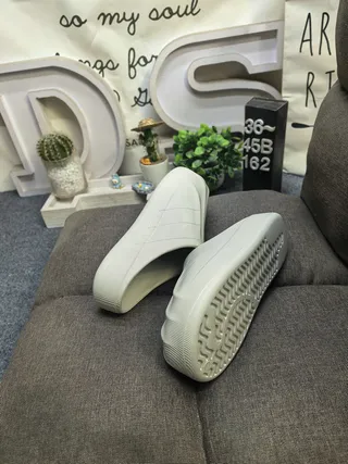 Adidas Yeezy Slide نعال منصة بيج 16