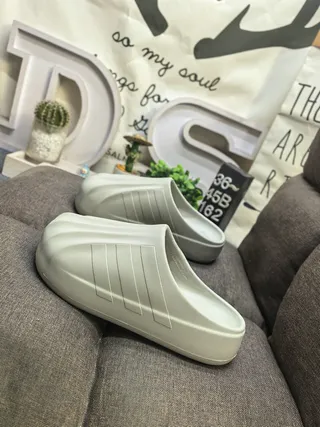 Adidas Yeezy Slide نعال منصة بيج 17