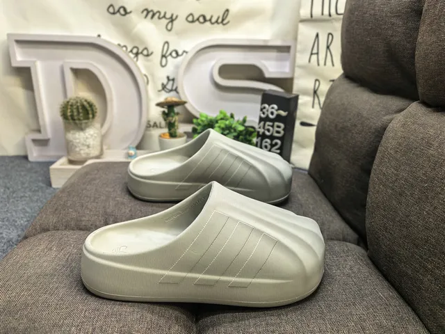 Adidas Yeezy Slide نعال منصة بيج 21