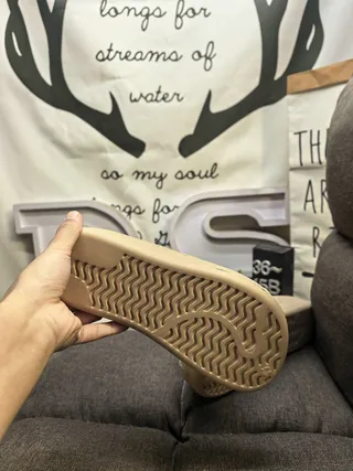 Adidas Yeezy Slide نعال منصة بيج 24