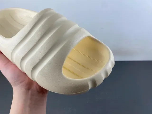 Chinelos Adidas Yeezy Slide Bege 2