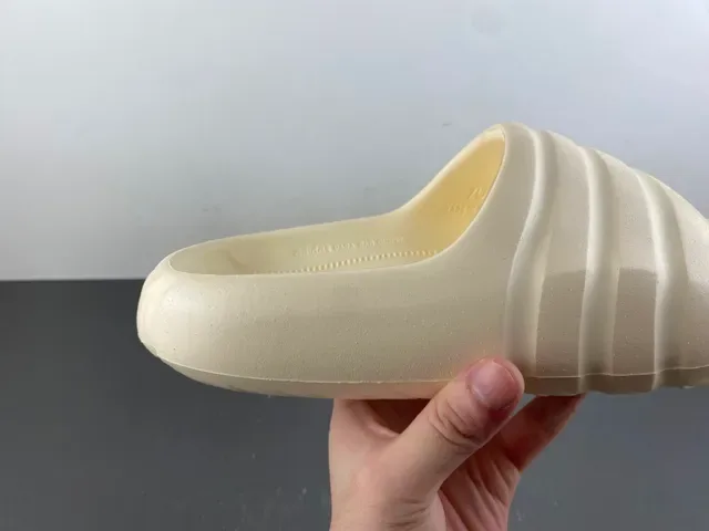 Chinelos Adidas Yeezy Slide Bege 3