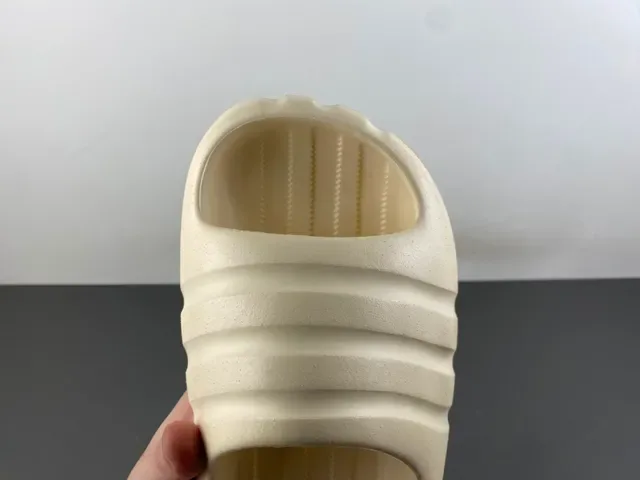 Chinelos Adidas Yeezy Slide Bege 4