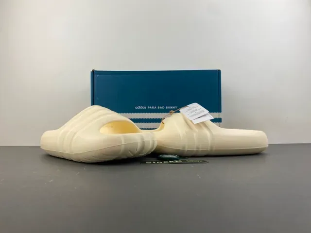 Chinelos Adidas Yeezy Slide Bege 10
