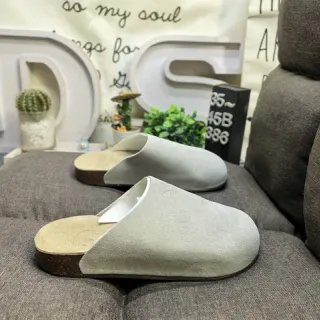 Adidas Yeezy Slide أحذية منزلية رمادية فاتحة سويد