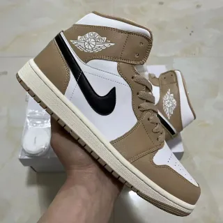 Tênis de basquete de cano alto Air Jordan 1 com painéis de couro bege e branco