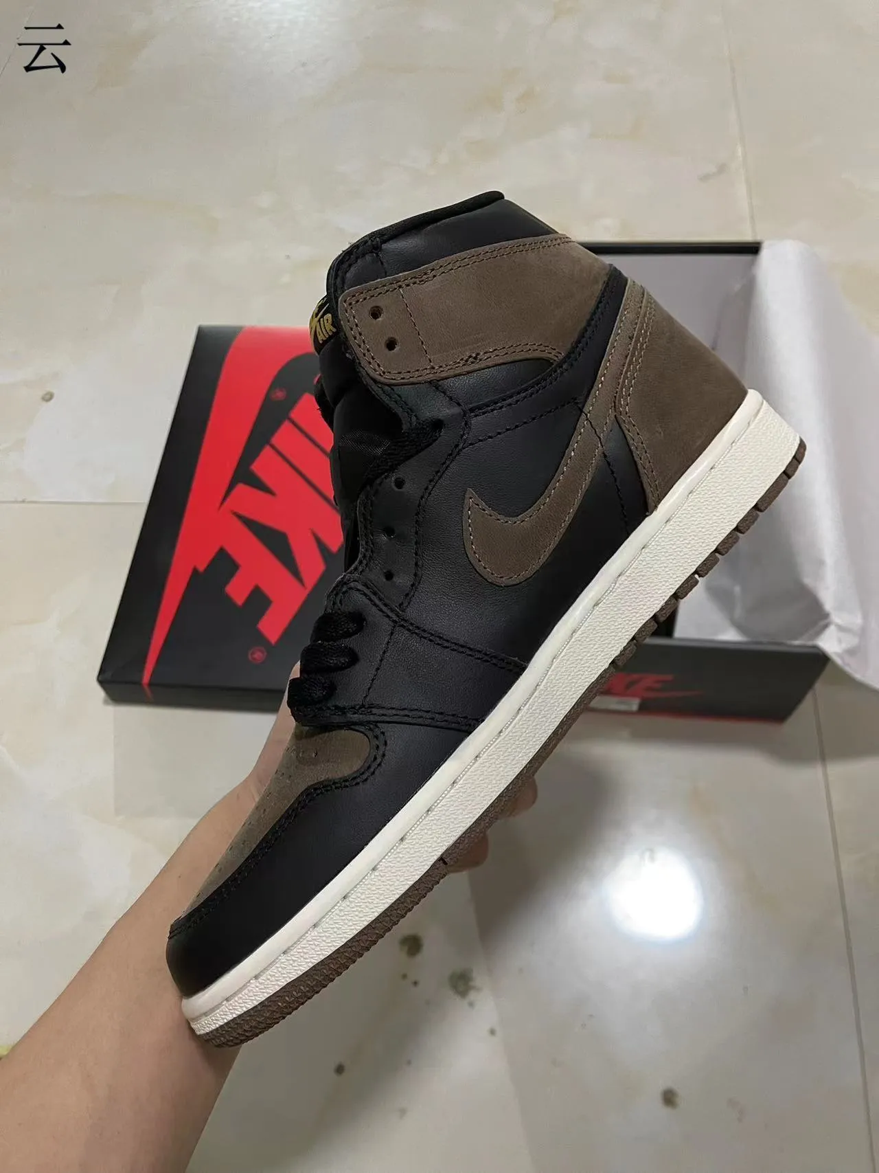 Zapatillas de baloncesto altas Air Jordan 1 de ante negro y marrón 4