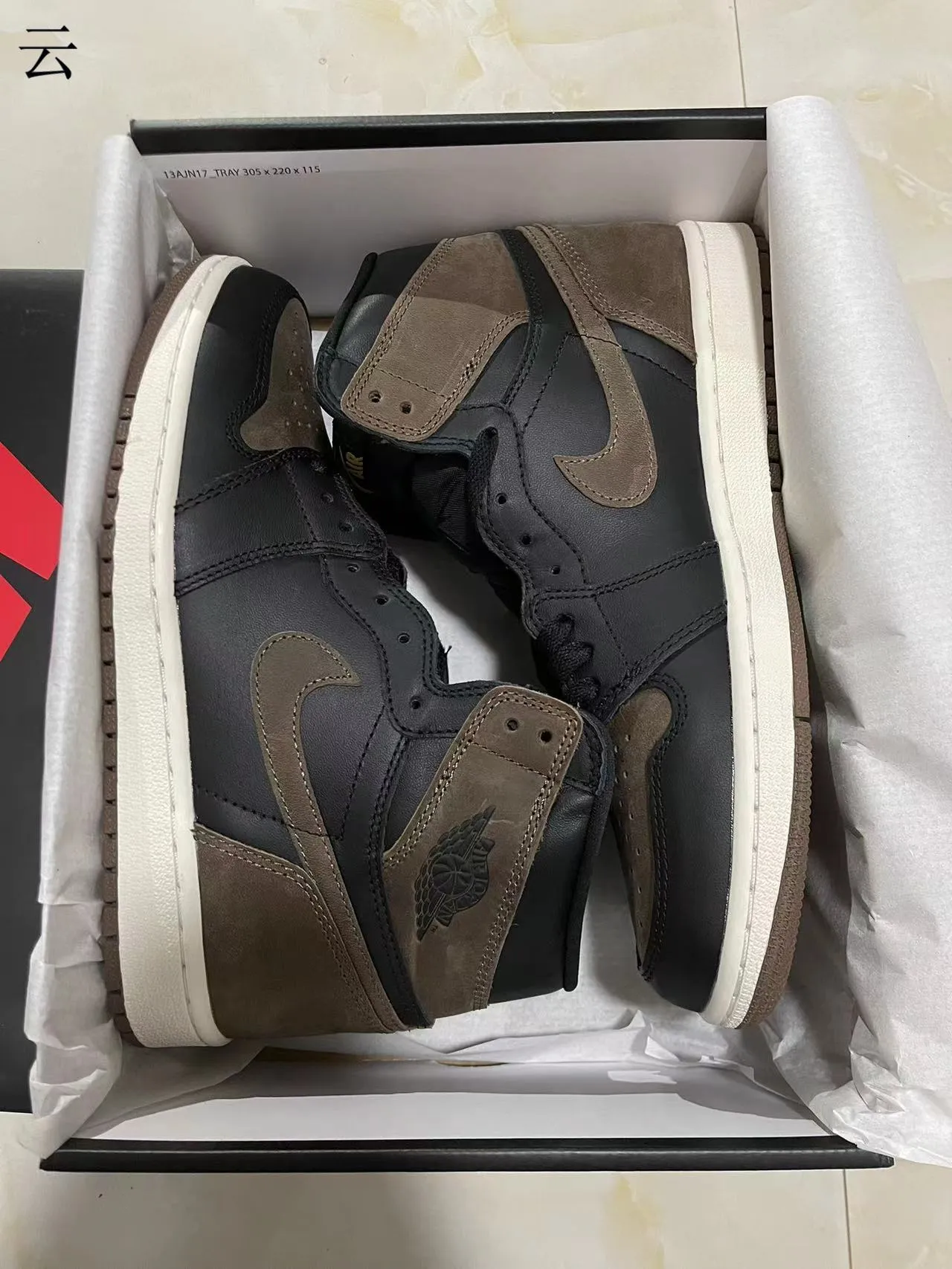 Zapatillas de baloncesto altas Air Jordan 1 de ante negro y marrón 7