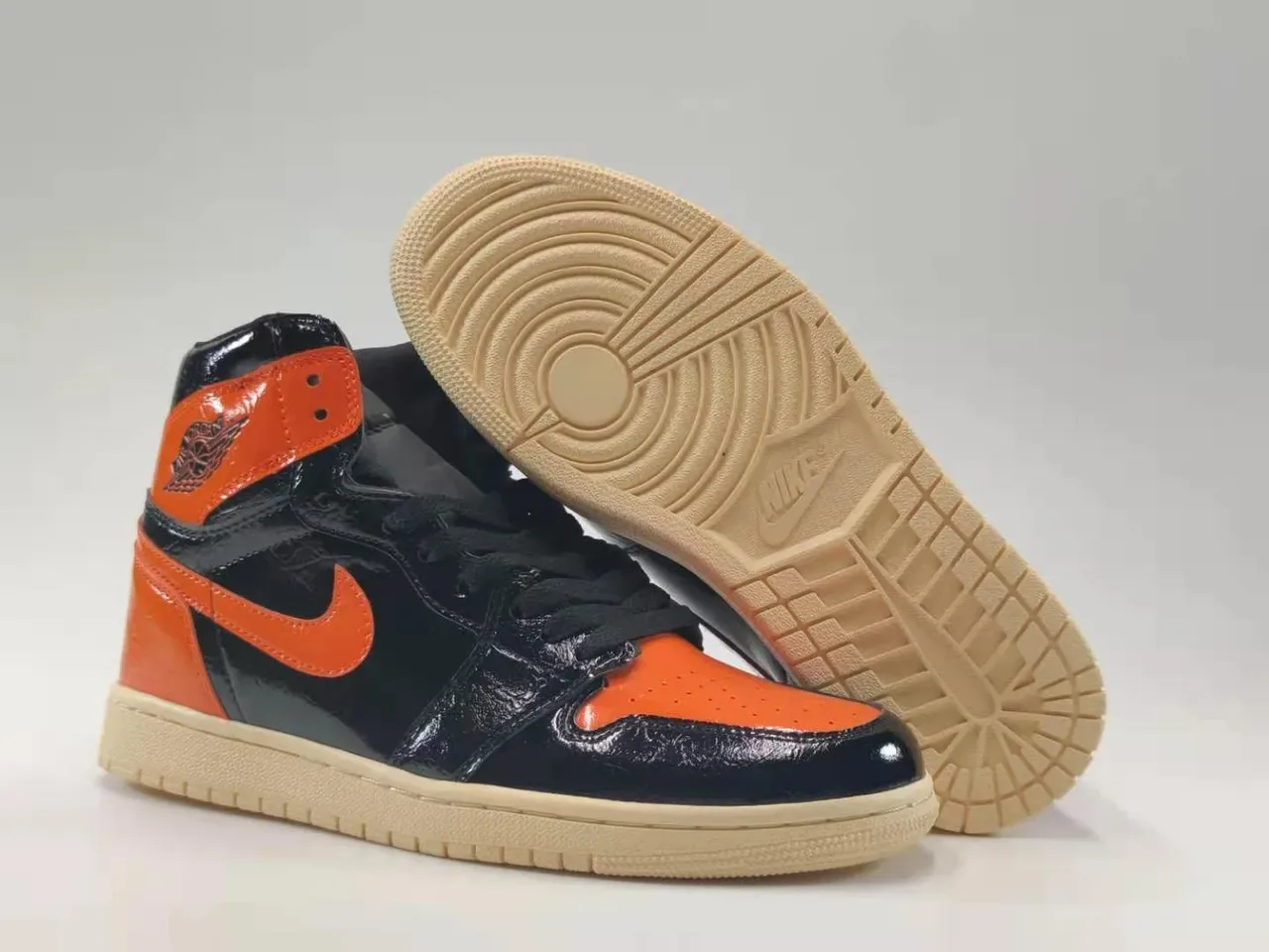 Air Jordan 1 চকচকে কালো নারাঙ্গা পেটেন্ট লেদার বাস্কেটবল জুতো 7