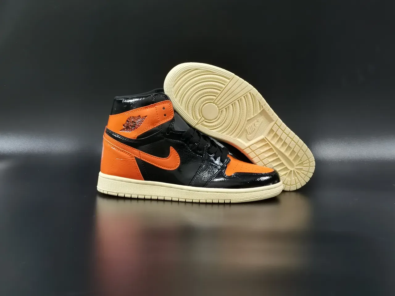 Air Jordan 1 চকচকে কালো নারাঙ্গা পেটেন্ট লেদার বাস্কেটবল জুতো 8