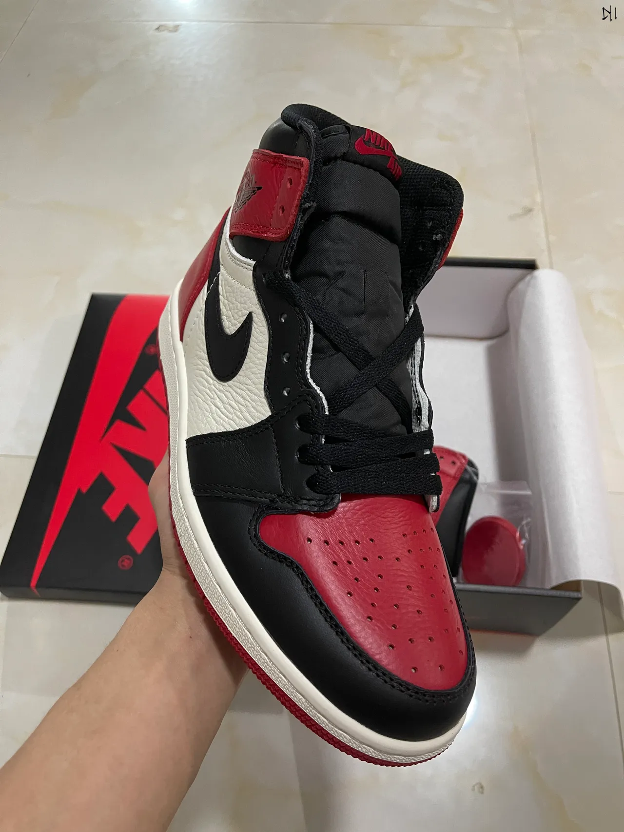 Air Jordan 1 High Black White Red Basketball Shoes 2