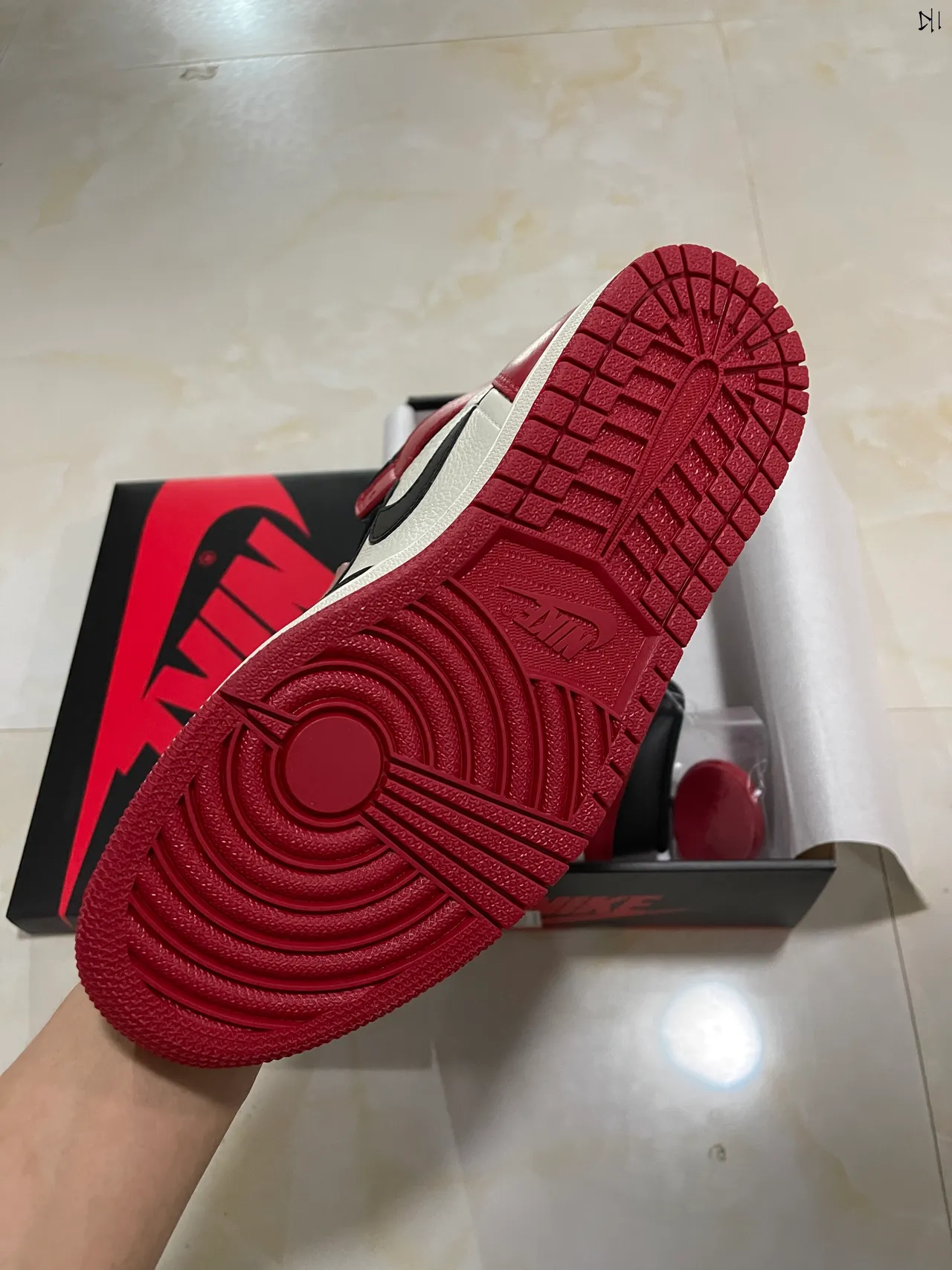 Air Jordan 1 High Black White Red Basketball Shoes 4