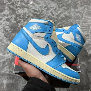 Zapatillas de baloncesto Air Jordan 1 High de cuero en azul y crema