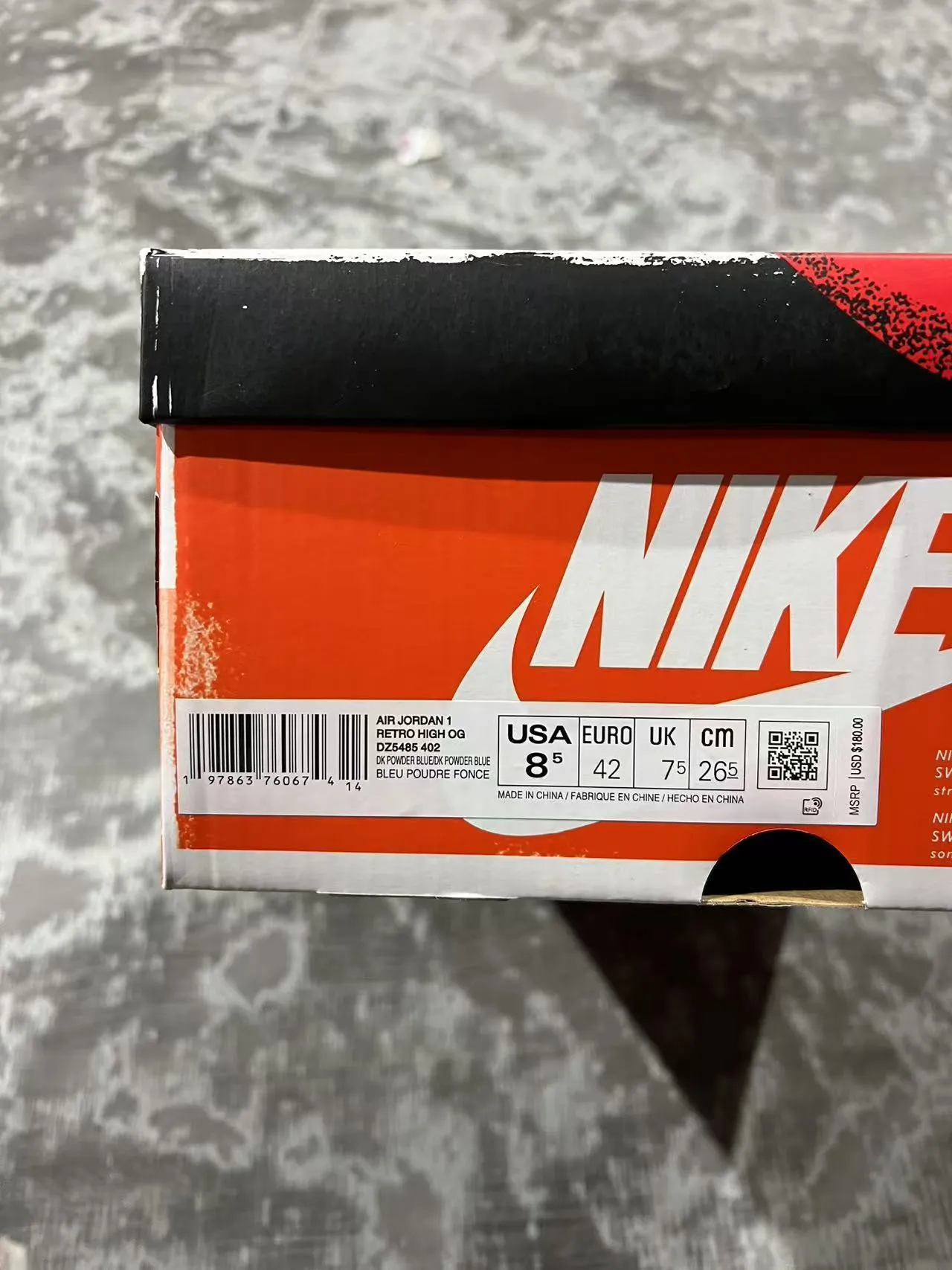 Air Jordan 1 High 蓝色与米色皮革篮球鞋 10