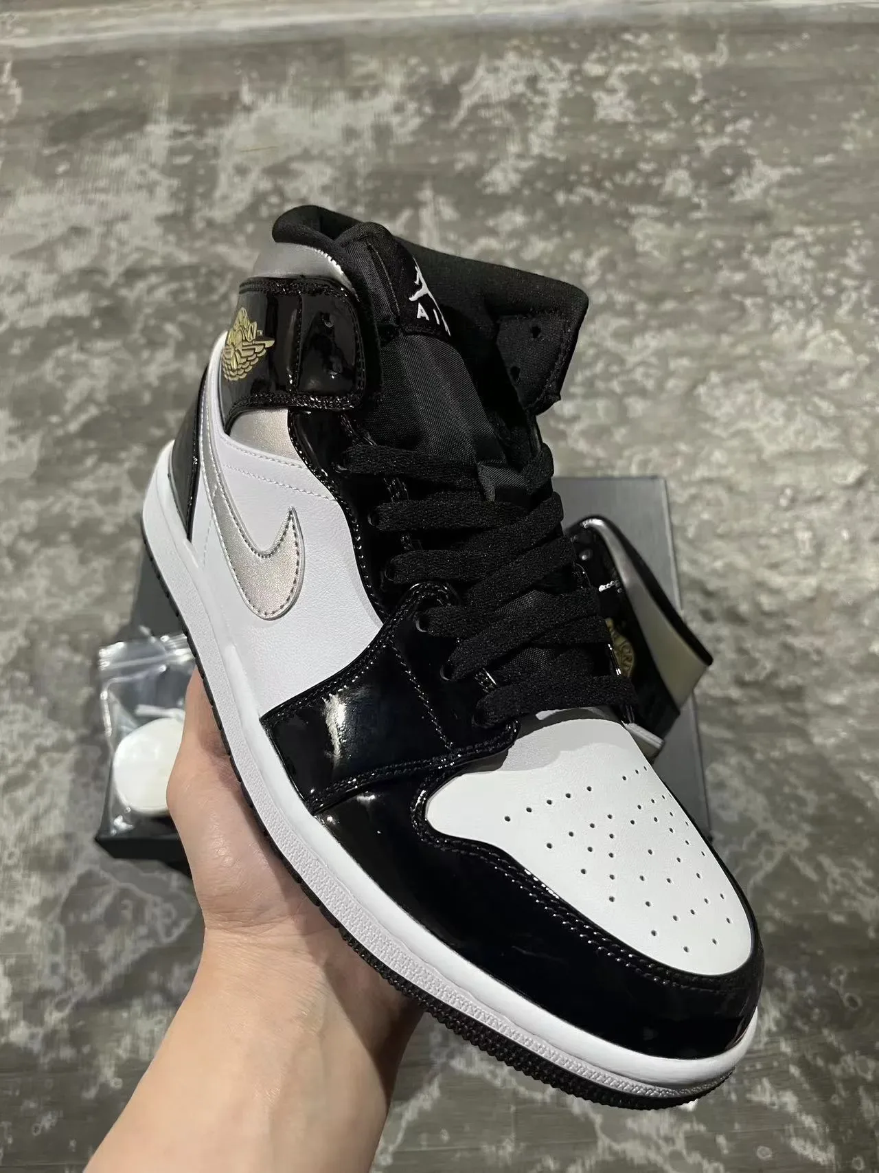 Air Jordan 1 High Preto Brilhante Branco Prata Metálica Tênis de Basquete 2