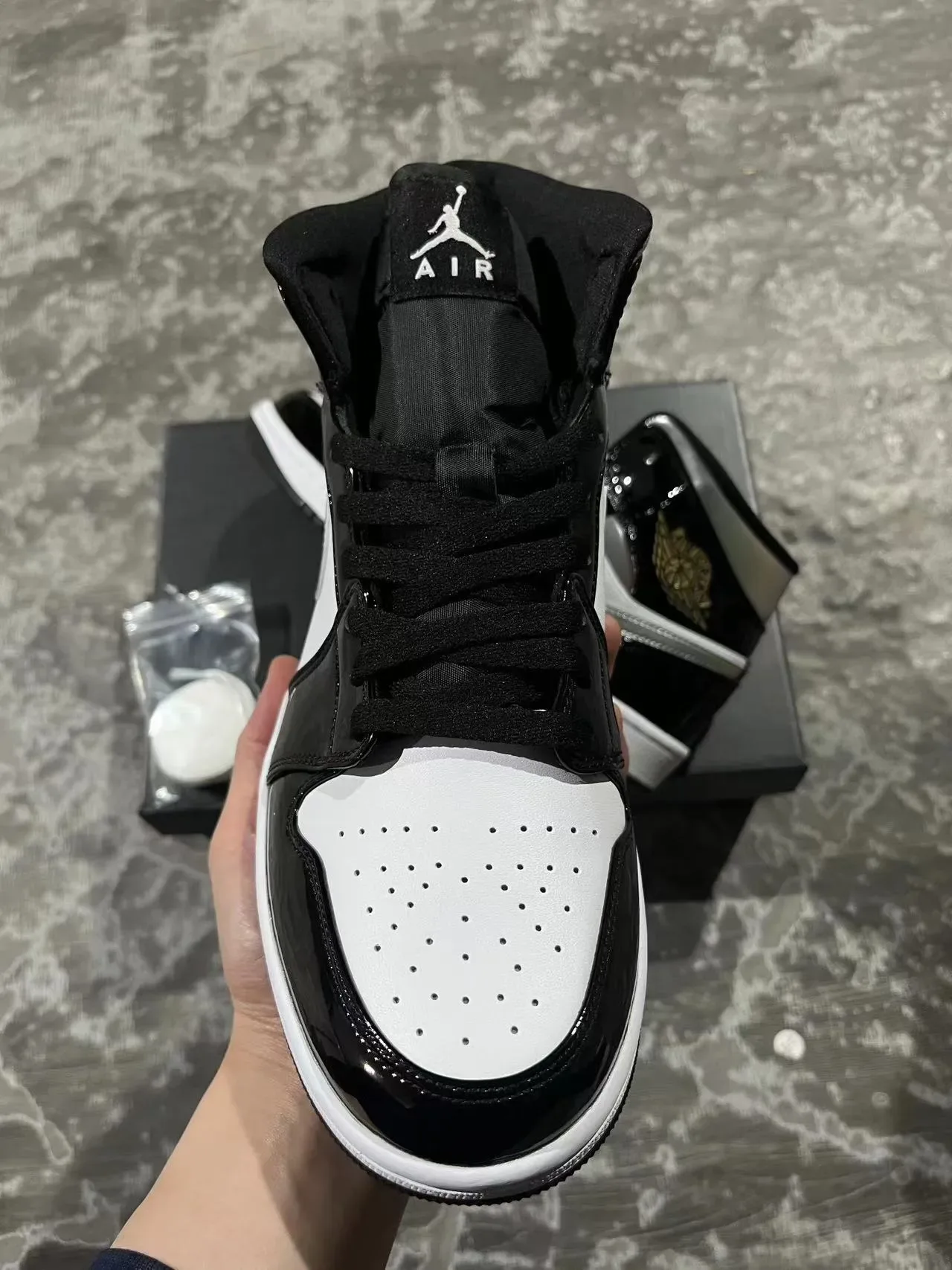 Air Jordan 1 High Preto Brilhante Branco Prata Metálica Tênis de Basquete 3