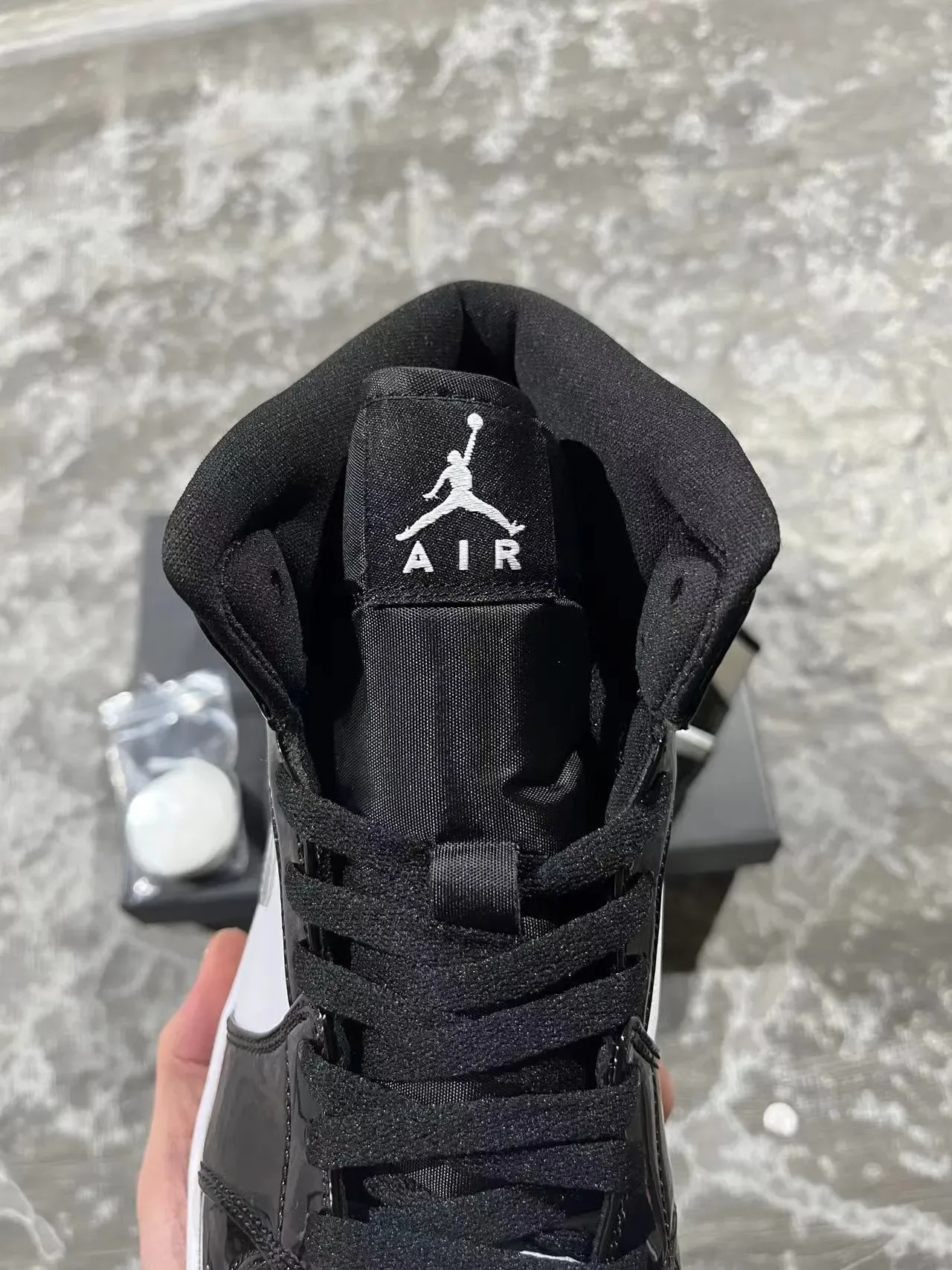 Air Jordan 1 High Preto Brilhante Branco Prata Metálica Tênis de Basquete 4