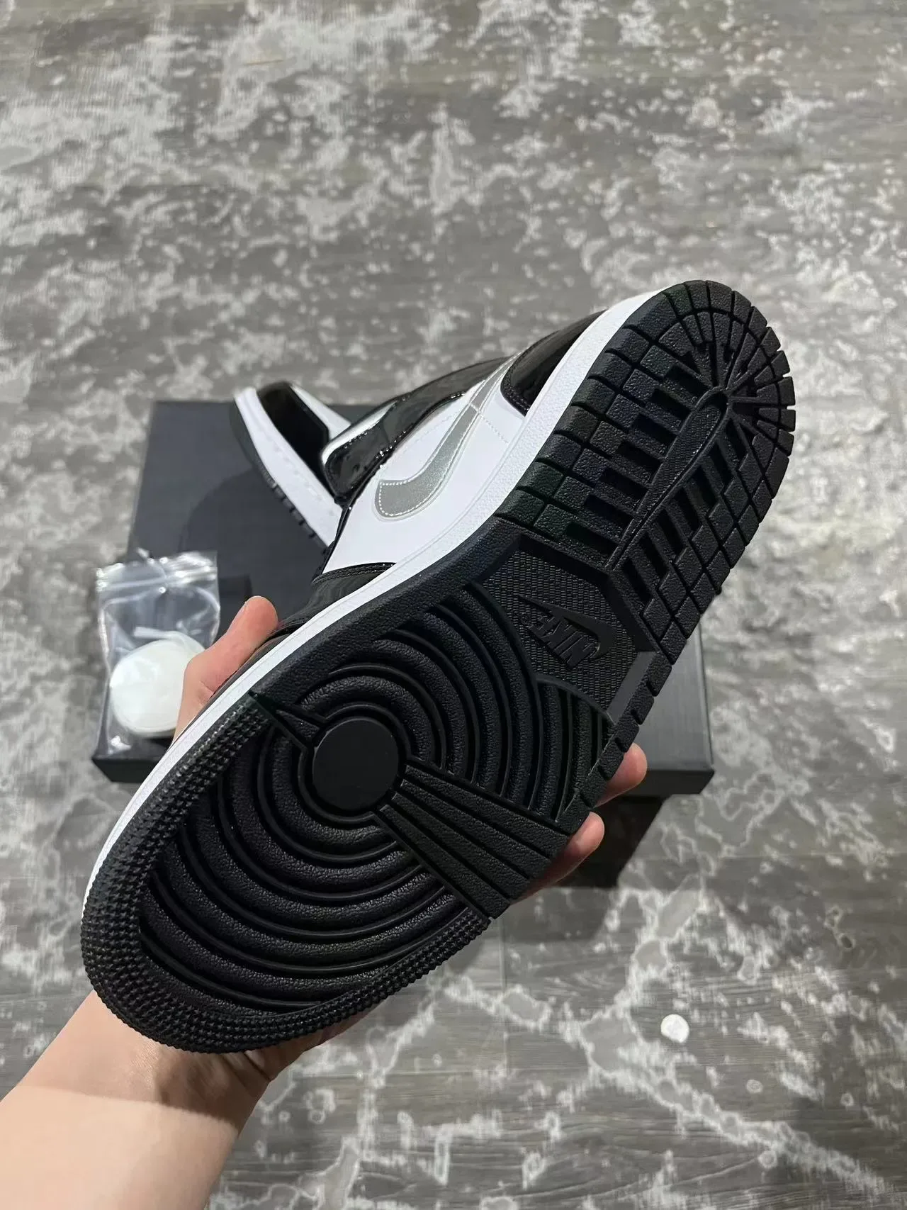 Air Jordan 1 High Preto Brilhante Branco Prata Metálica Tênis de Basquete 6