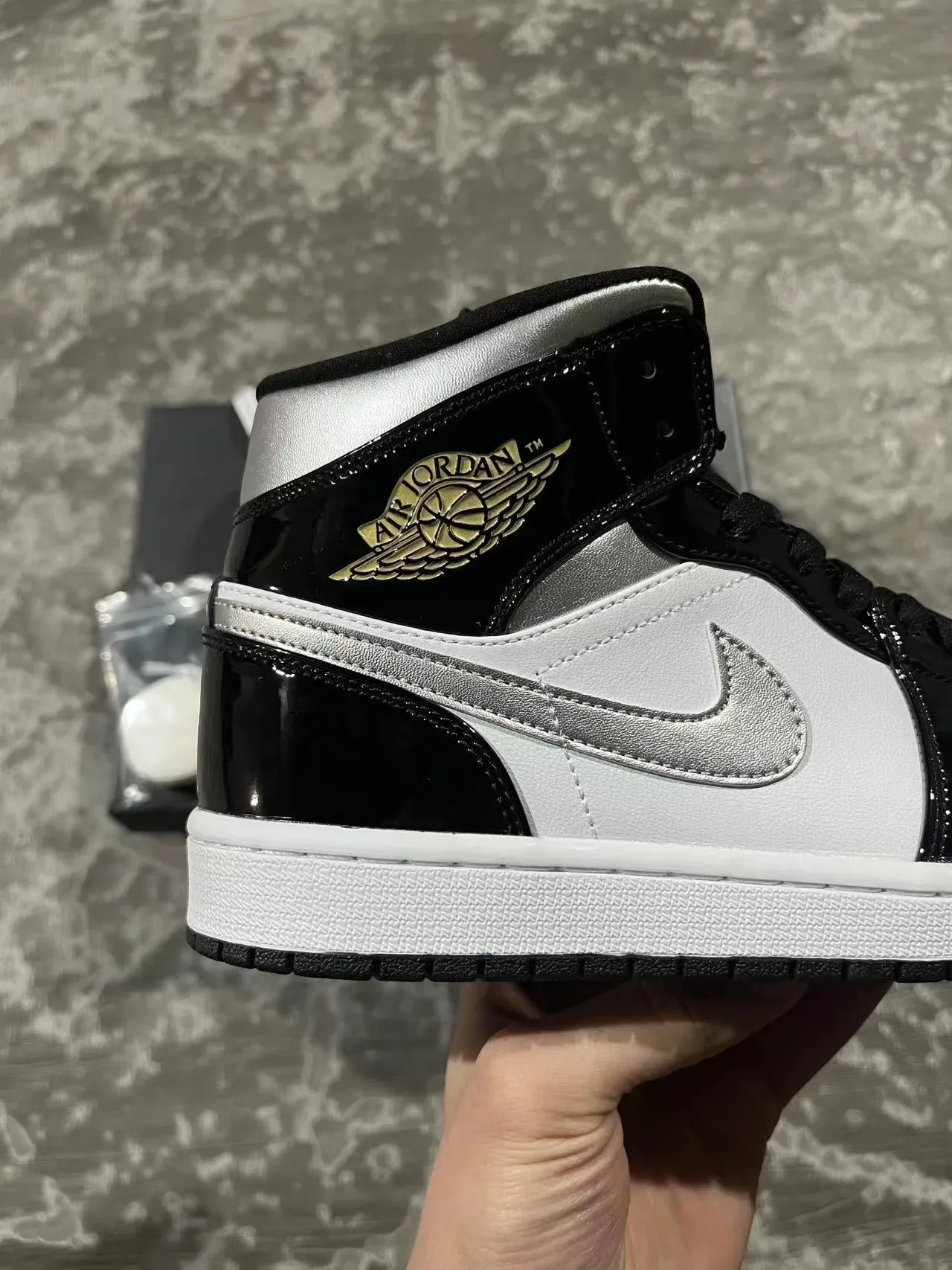 Air Jordan 1 High Preto Brilhante Branco Prata Metálica Tênis de Basquete 7