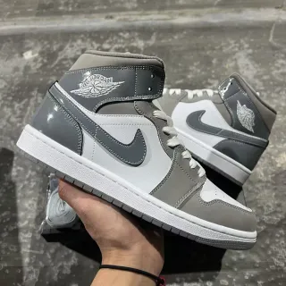 Air Jordan 1 高帮 灰色 漆皮和皮革 篮球鞋