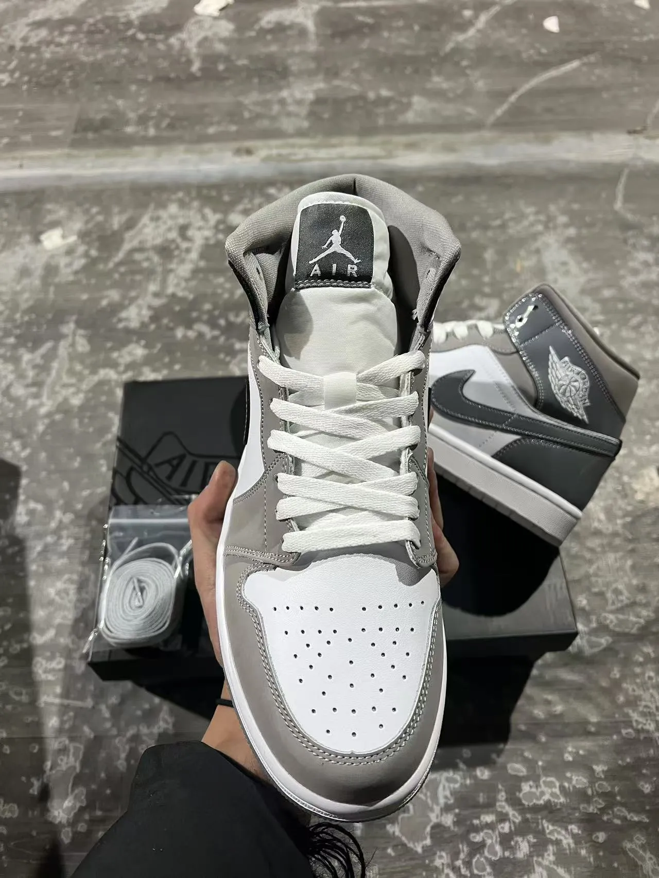 Air Jordan 1 هاي توب رمادي جلد لامع و جلد حذاء كرة السلة 3
