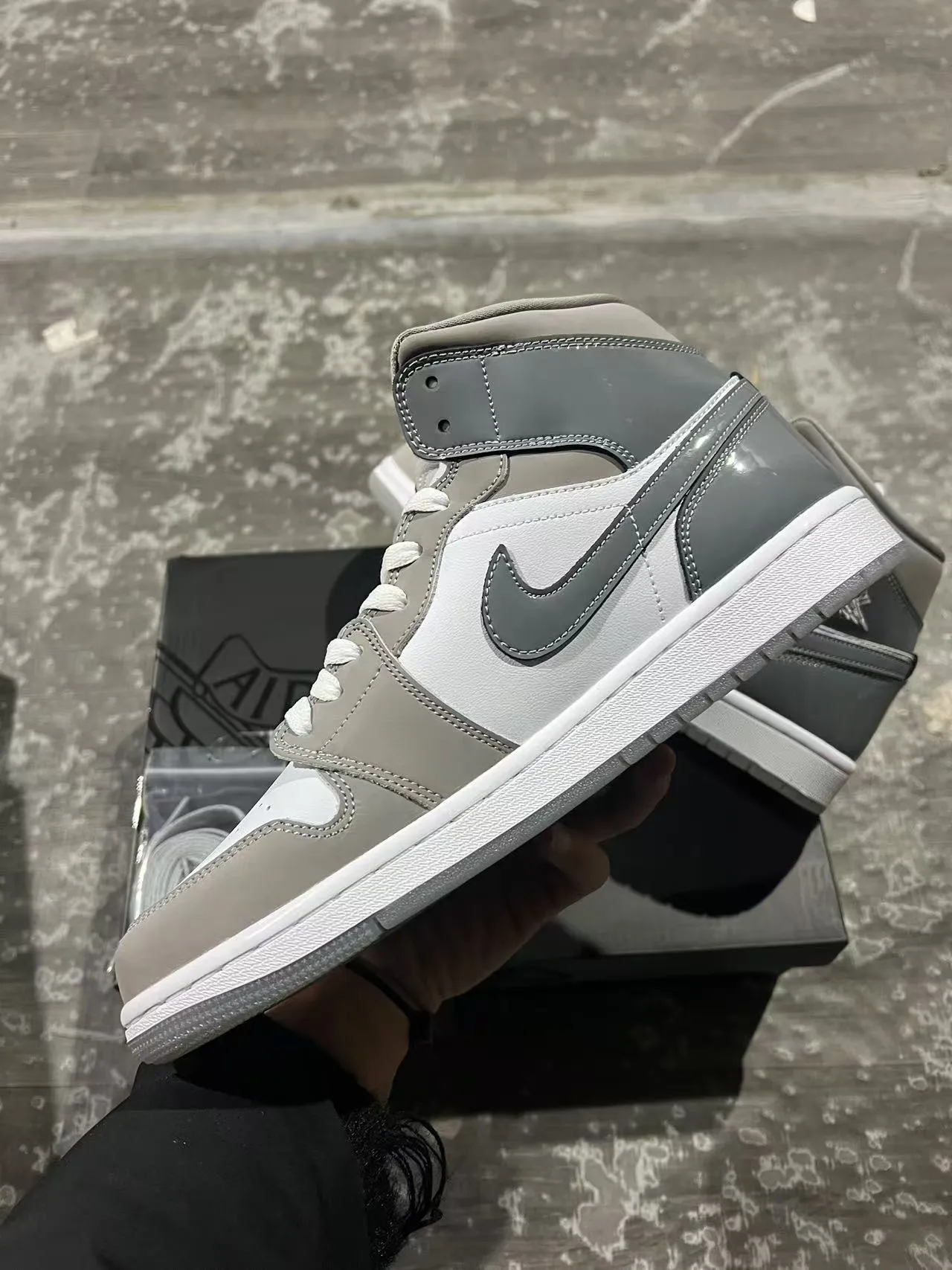Air Jordan 1 هاي توب رمادي جلد لامع و جلد حذاء كرة السلة 5
