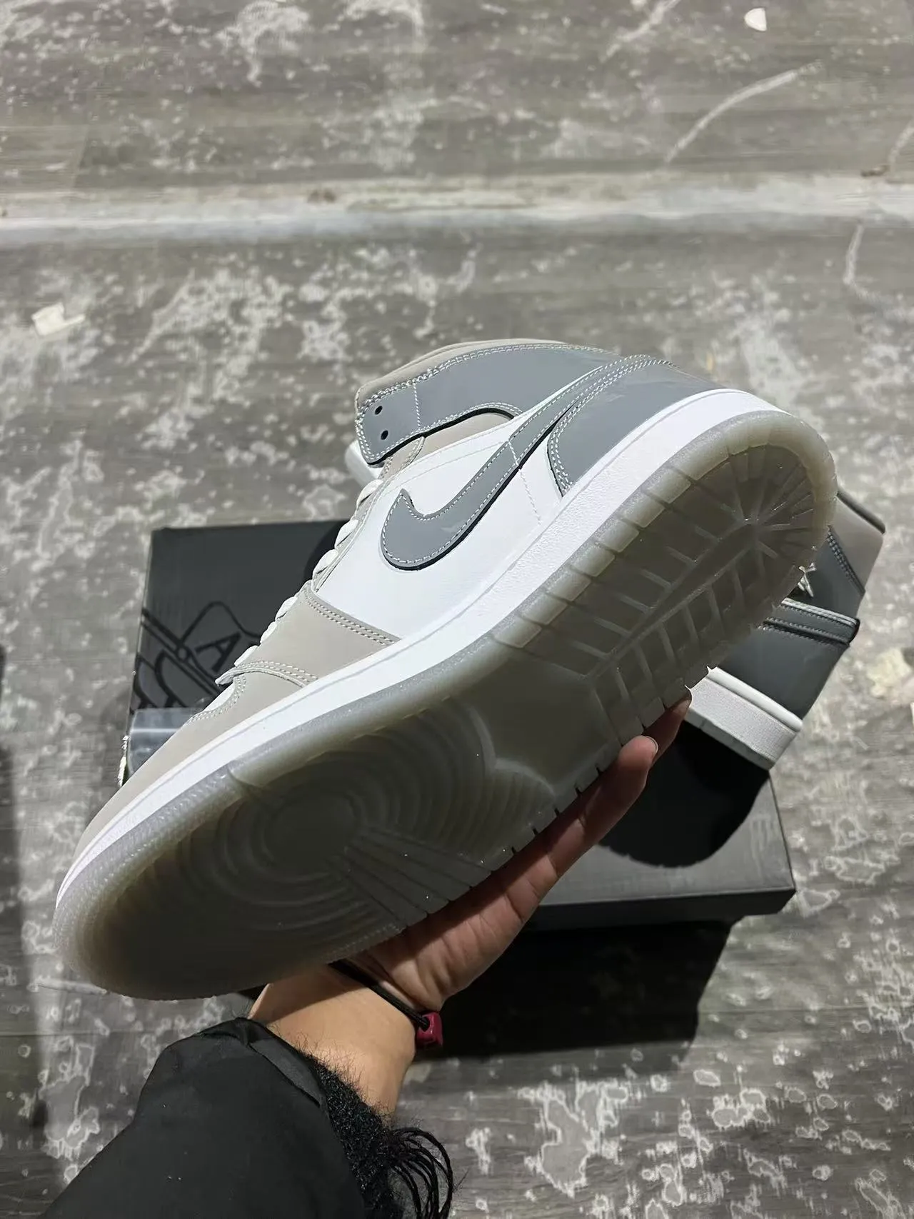 Air Jordan 1 هاي توب رمادي جلد لامع و جلد حذاء كرة السلة 6