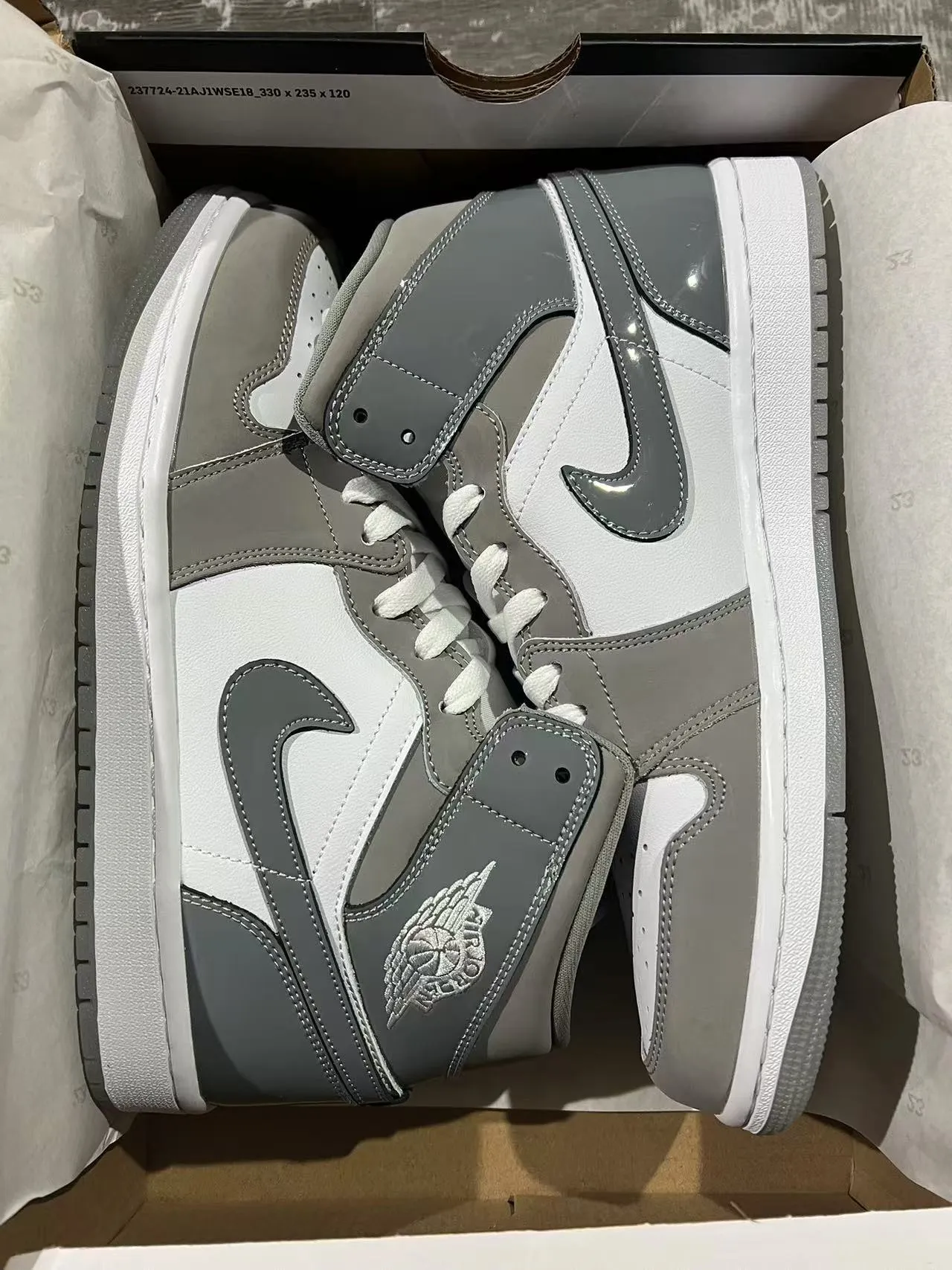 Air Jordan 1 هاي توب رمادي جلد لامع و جلد حذاء كرة السلة 9