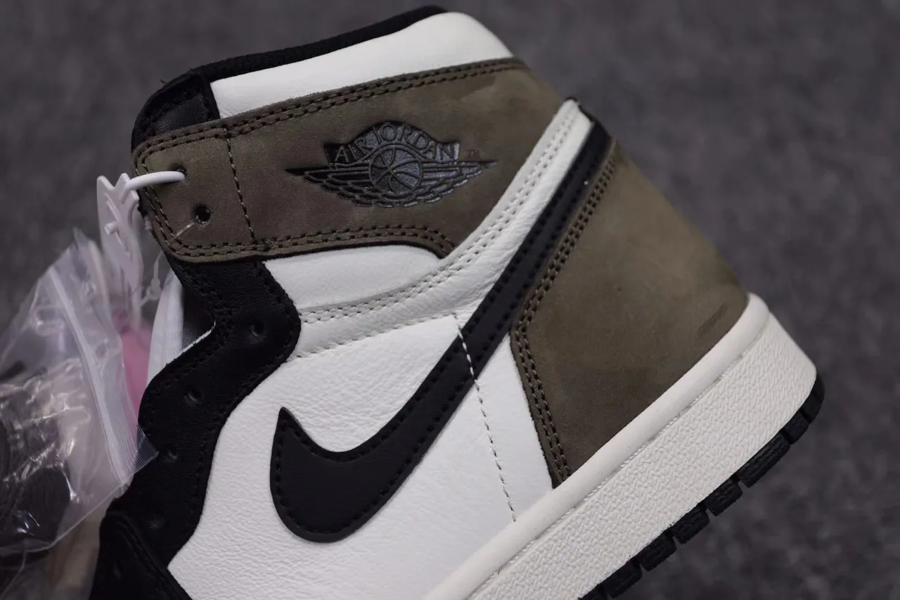 Tênis de basquete Air Jordan 1 High branco preto verde oliva 8