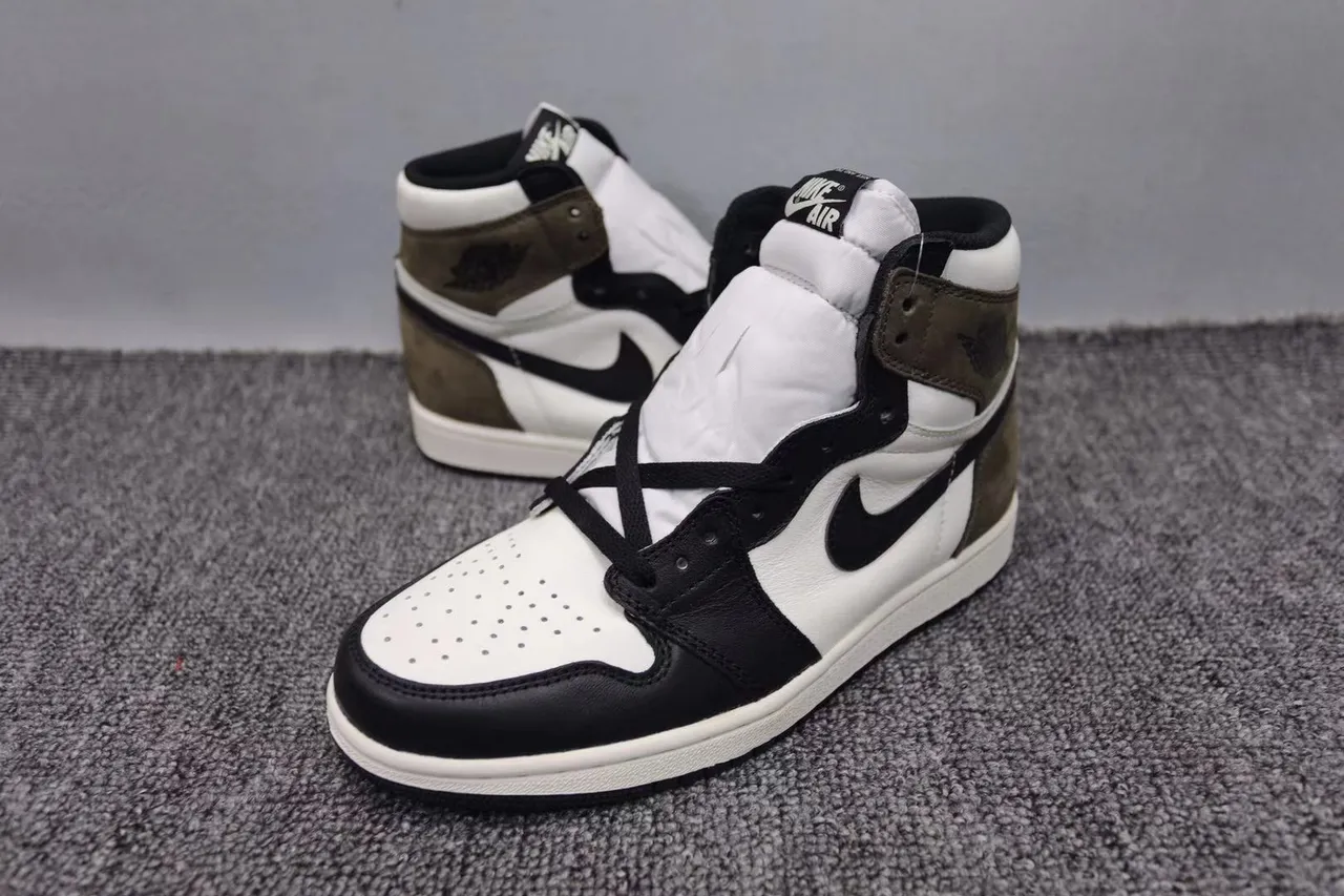 Tênis de basquete Air Jordan 1 High branco preto verde oliva 11