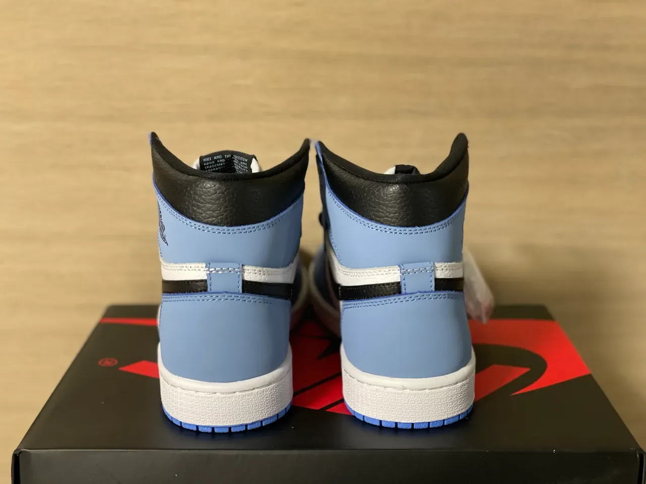 Air Jordan 1 हल्का नील सादा काला बास्केटबल जूतो 3