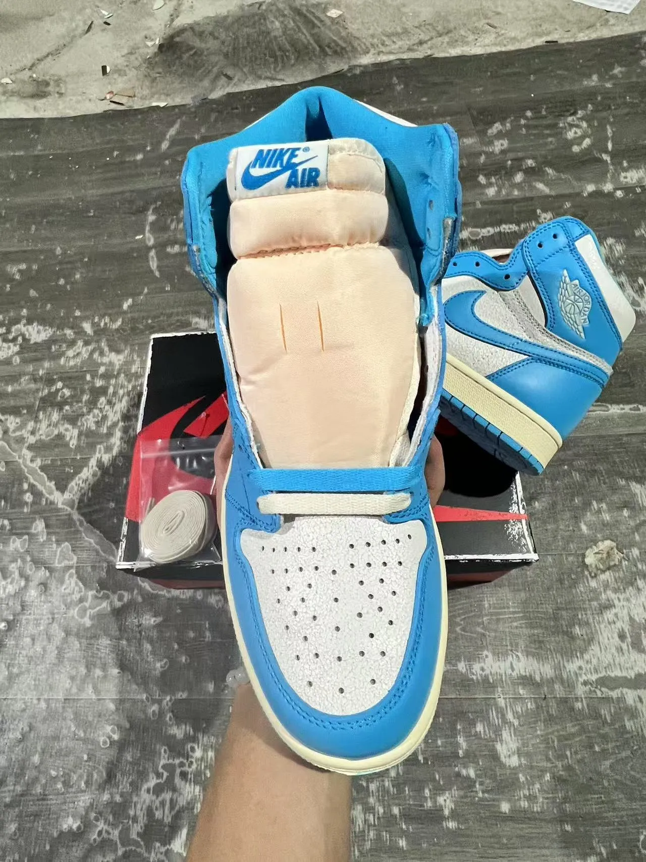 Air Jordan 1 University Blue and White Basketball Shoes 3