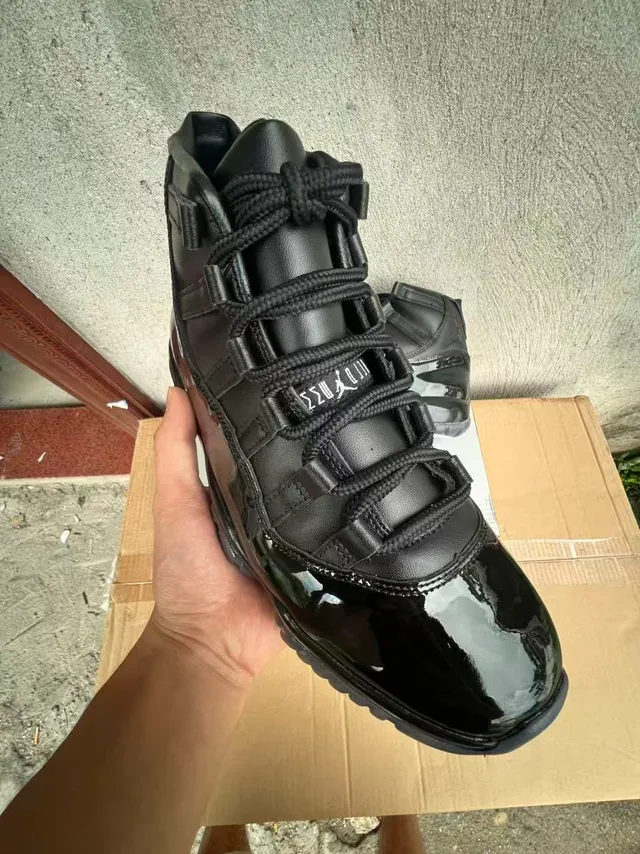 Zapatillas de baloncesto Air Jordan 11 de charol negro 2