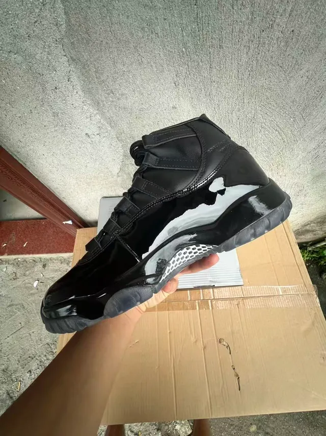 Zapatillas de baloncesto Air Jordan 11 de charol negro 5