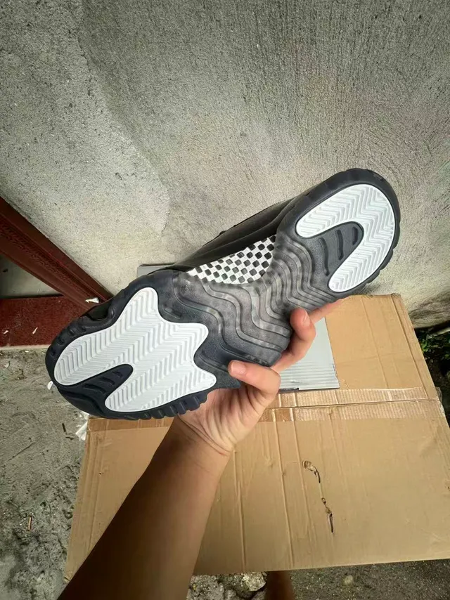 Zapatillas de baloncesto Air Jordan 11 de charol negro 6