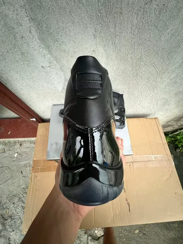 Zapatillas de baloncesto Air Jordan 11 de charol negro 8