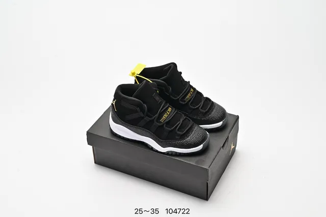 حذاء كرة السلة Air Jordan 11 بدون أربطة مع حزام باللون الأسود والأبيض والأحمر 2