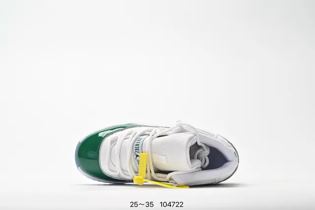 حذاء كرة السلة Air Jordan 11 بدون أربطة مع حزام باللون الأسود والأبيض والأحمر 11