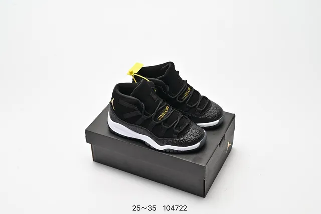 حذاء كرة السلة Air Jordan 11 بدون أربطة مع حزام باللون الأسود والأبيض والأحمر 22