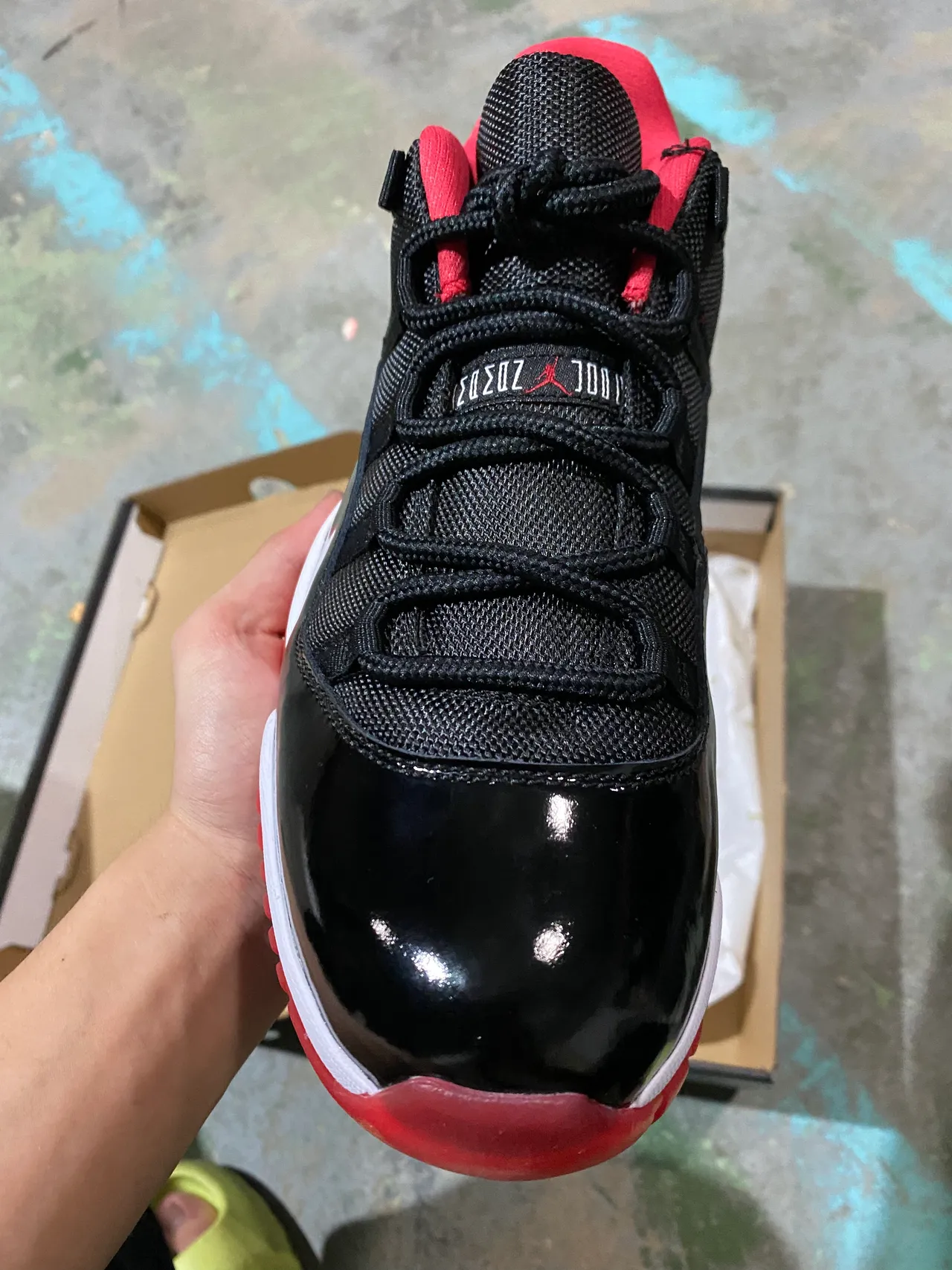 Air Jordan 11 Zapatillas de baloncesto de cuero patentado negro blanco rojo 3