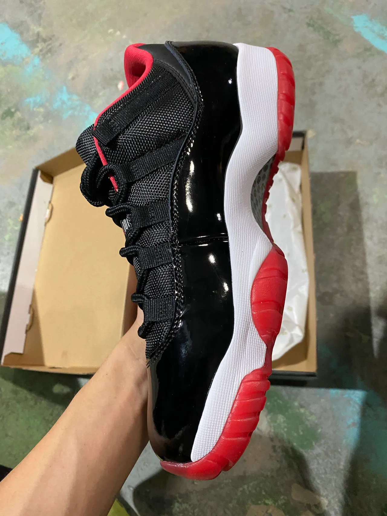 Air Jordan 11 Zapatillas de baloncesto de cuero patentado negro blanco rojo 4